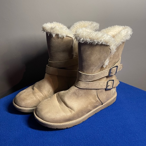 Airwalk Beige Boots - Picture 8 of 8